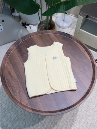 马上立秋了,这种三层保暖马甲反季买太划算,软糯亲肤A类棉的,不管单穿还是套在衣服里打底都超实用,一年能穿三季太值了#婴幼儿服饰推荐 #母婴好物 #马甲穿搭