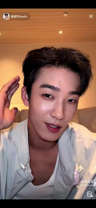 “总有人因为你是你,而特别喜欢你”@姚冠宇
“更确切的说,尽管你是你,依然有人爱你”#姚冠宇