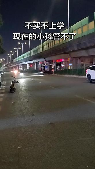 不买不上学 买了骚扰女同学 #热门 #摩托车 #张雪机车