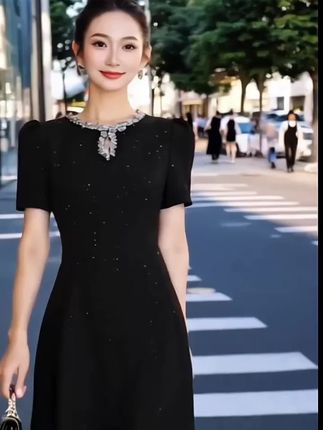 新款法式设计感赫本风气质小黑裙名小众收腰时尚显瘦连衣裙#美搭尽显女神范 #显高显瘦 #女神范名媛裙 #显瘦连衣裙 #遮肉显瘦遮肉减龄