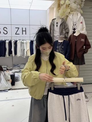 别人已经是一房两人三餐四季,我还是一杯两壶三扎四打#广州法夏尔 #秋季穿搭 #新款分享 #档口实拍