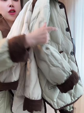 小香风棉服菱格定格棉服翻领学生棉衣新款棉衣轻薄棉衣宽松上衣#棉服 #小香风棉服 #秋冬穿搭 #学生棉服 #宽松外套