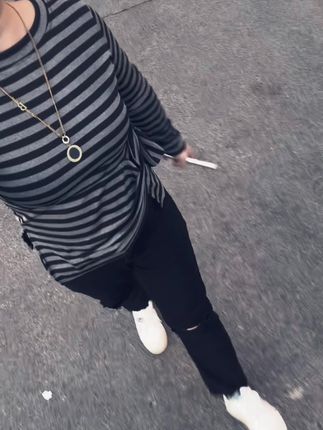 少妇就该往死里打扮,越漂亮越好,老是贤惠有个屁用啊!你见谁家爷们奔着你做菜香大马勺巅的、好才跟你在一起的啊!格局打开!#显瘦穿搭 #早秋新款上衣 #显高显瘦显腿长 #显瘦显高显气质 #女装推荐