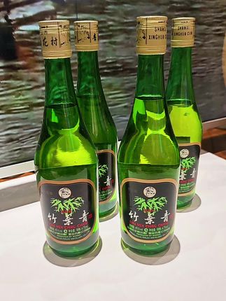 汾酒竹叶青,酒体金黄,酒香浓郁,入口回甘,余味无穷。#竹叶青#汾酒#杏花村#口粮酒