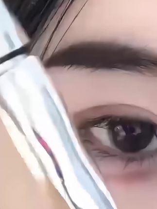 是谁发明的这个小铁棍!!细软塌睫毛狂喜~#人人都可以是睫毛精 #睫毛打底膏 #自然又有存在感的睫毛