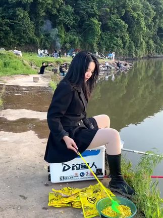 玉米钓鱼,就得玉米打窝玉米钓,还得用新鲜嫩玉米!#玉米钓鱼 #2025dou来钓鱼 #爆护饵料