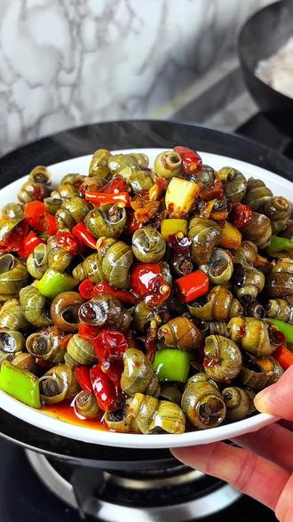 现在正是吃螺蛳的季节,春天的螺蛳又肥又鲜,香辣过瘾巨好吃巨入味#爆炒螺丝 #炒螺丝 #下酒菜 #美食分享 #家常菜