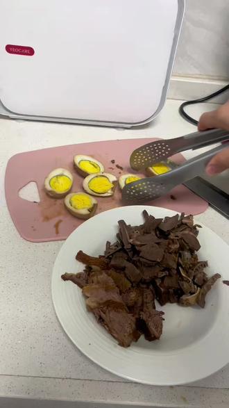 夏天到了这么做冷面也是不错滴~ 一锅卤,味道不输外面滴啦~ 卤料买的王某某卤料包哈~#今日餐单分享 #按时吃早餐的重要性 #冷面 #卤味 #早餐打卡 @DOU+小助手 @创作灵感小助手