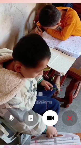 豆包监督孩子写作业却成了小宝聊天的工具,作业却没写一点啊#豆包监督孩子写作业 #熊孩子的日常 #爱唠嗑的宝宝