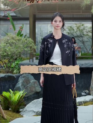 超美的压褶裙,自带灵动感#每日分享 #高级感穿搭 #优雅气质 #国风新时尚 @老马Marius