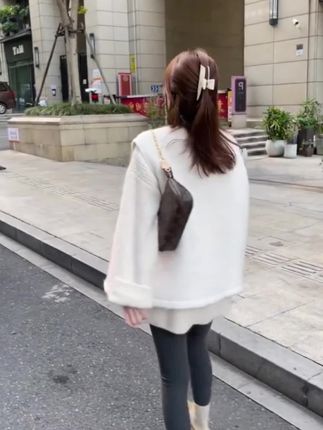 #早秋各式各样的平价上衣分享 #超保暖的三层穿衣法get了 #我的初冬穿搭look #轻松摆脱路人感的韩系穿搭 #跟着金智秀拿捏时髦混搭风