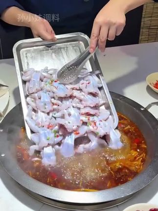 #鲜嫩腌鱼粉 鱼蛙火锅店的老板可以试一试 腌制的食材嫩滑Q弹 不腥不柴卖相好 帮你留住回头客#鱼蛙火锅#酸菜鱼