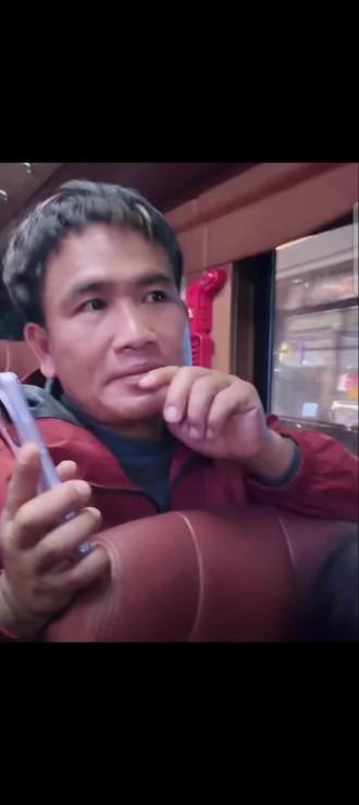 小陈带老挝黄衣哥到重庆,被中国的发达美景,美女所震慑,惊掉下巴?