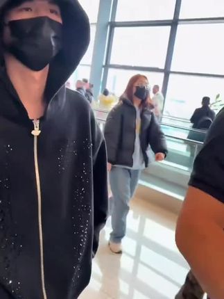 亿个少年美式复古镶钻黑色开衫连帽卫衣上衣秋冬外套短款小众上衣#新款上新 #谁穿谁好看