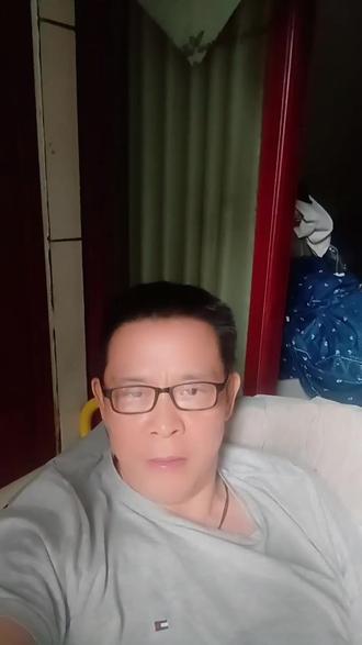 国营院团作为文化的重要载体,其形象与实力都至关重要。 #独立思考 #演出团体 #观众 德云社最近被指控抹黑国营院团,这一争议话题迅速引发网友热议。国营院团,何时竟被形容成了娇滴滴的赵飞燕?这究竟是怎么回事?
网友们纷纷表示,国营院团作为国家文化的传承者,本应展现出坚韧不拔、自强不息的精神风貌,而不应如此娇弱。有人质疑,你既然娇弱,又凭什么享受着百姓的税赋来维持生活?又凭什么占据着优越的位置而不思进取?更有网友直言,娇弱的团体不仅难以赢得百姓的尊重,更可能因此被唾弃。毕竟,在百姓眼中,国营院团承载着更多的期待与责任。面对这样的指责,娇弱的团体确实应该好好反思,而不是一味地指控别人抹黑。真正的强大,不是靠指责和辩解来赢得的,而是要通过实际行动来证明自己。只有强大起来,才能拥有真正的话语权,才能让百姓买账。
国营院团作为文化的重要载体,其形象与实力都至关重要。希望国营院团能正视问题,积极改进,以更强大的姿态展现在大众面前。对此你怎么看?快来评论区留下你的看法吧!