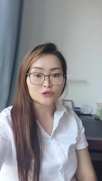别再一味跟拍别人同款了,一直在给别人做嫁衣。今天分享完整实操方法,教你将热门BGM设置成自己的专属同款碟片。筛选一周内点赞最高的热门歌曲,拍完视频先保存到本地,重新上传发布即可完成设置。往后其他人使用你的同款拍摄作品,都能给账号带来额外流量红利,自媒体新人收好这份教程,抽空动手尝试。 #手机实操小技巧 #短视频运营干货 #新人如何做抖音 #自媒体创业 #拍同款教程 @DOU+小助手