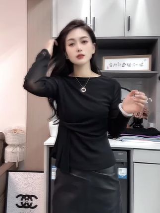 2025年秋季新款圆领修身长袖洋气T恤女百搭纯欲风抗起球显瘦小衫#圆领T恤 #百搭小衫 #修身T恤
