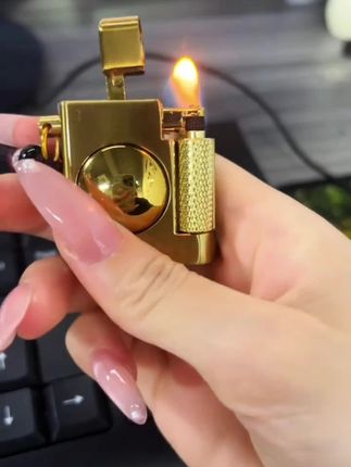新款转盘小方块煤油砂轮打火机复古时尚迷你指尖玩物挂件式便携#打火机#潮玩#创意打火机 #玩个很新的东西