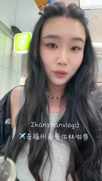 谁能拒绝一个舞台上的疯批天后 蔡妈一出场,全场都投降,连暴雨都停了。
#无法复制的演唱会感受 #蔡依林演唱会 #vlog日常