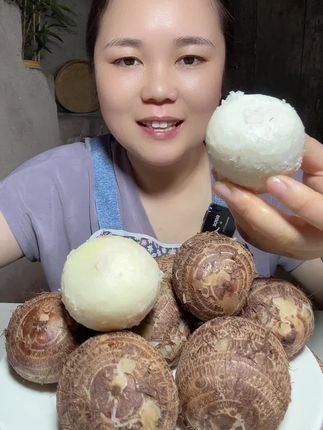 这牛奶芋头一口咬下去细腻丝滑,喜欢的赶紧尝一下吧 #美食 #牛奶芋头