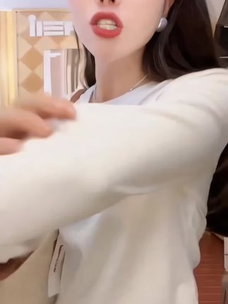 #爱依服女装 #百搭上衣 #内搭外穿都好看 #通勤搭配