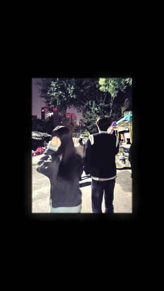 好奇怪 我们分开的原因居然是我想要陪伴