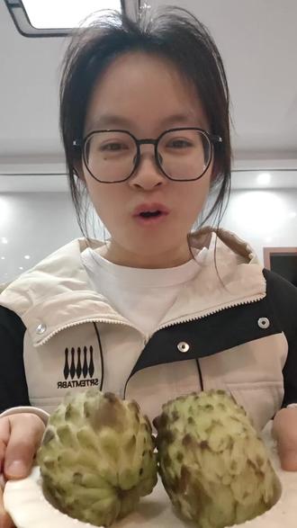 万事都得试一试,什么玩意都得自己买过来试试,不试怎么知道是不是自己喜欢的#舌尖上的味道 #释迦果 #记录真实生活 #日常vlog