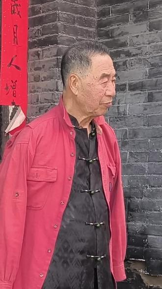 山东唐人影视摄制的电影《炉上红烟》在博山八陡老街第五天拍摄