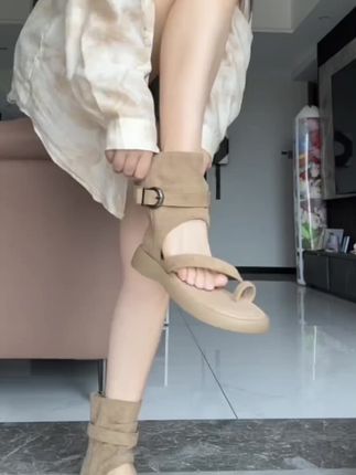 脚感很舒服,鞋底大概3厘米,显腿长又细, #夏季凉鞋 #宝藏鞋子#罗马凉鞋女