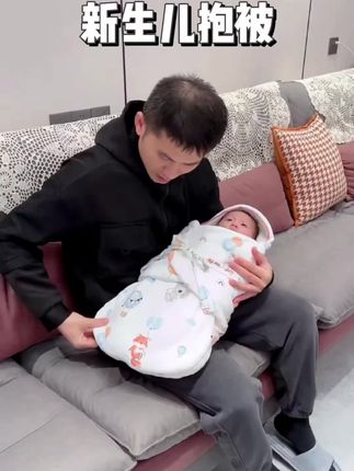 这个一体式的新生儿抱被真的太实用了,简单方便,老公带娃也轻松,小月龄宝宝裹起来超有安全感,睡的也踏实,还可以防惊跳,纯棉材质的,超级柔软舒服,妈妈们快给宝宝安排上#宝宝包被 #母婴好物 #宝宝好物推荐