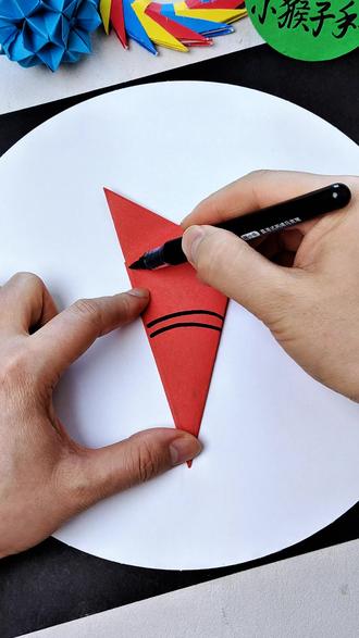 只要会画半个爱心,小猴子就能教你剪漂亮的新年窗花!#剪纸 #手工diy #手工 #新年剪纸 #一学就会系列