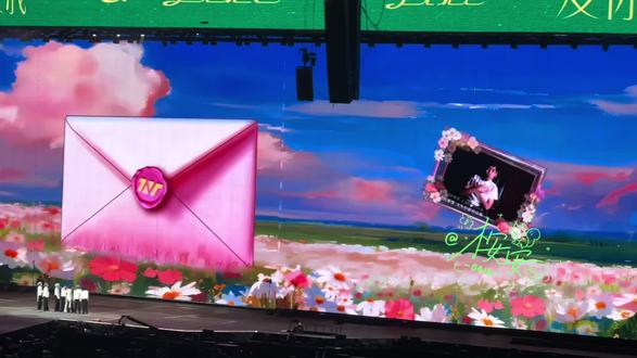 时间倒流到2025年11月23号
“你们觉得我长成大人了吗”
“当然啦”
“那是因为有你们呦”
#张真源 #时代少年团六周年 #贵阳 #最幸福的人 #多多见面