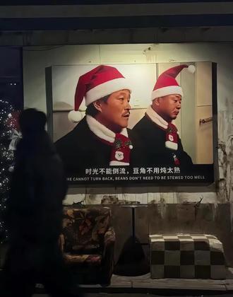 赵本山老师的语录
1,谁一生还还还不犯点错误啊!犯错误就改,改完再犯呐。犯完还改,改完再犯。千锤百炼吧。
2,说那些个臭氧层子有啥用啊,我下生就会啊,学呗!
3,自己没能耐就说没能耐,还大环境不好,你怎么你到哪哪都大环境不好呢,你是破坏大环境的人啊!
4,你得坚强起来啊你瞅你那,你过去那头型呢?你得支楞起来啊#