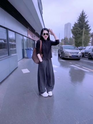 #秋季日常实用穿搭思路分享 #小个子穿搭 #显瘦搭配 #极简穿搭 #今日穿搭look @巨量千川 @DOU+小助手