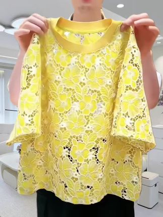 【韩哥女装】夏季重工设计蕾丝勾花微透时尚短袖T恤#高级感穿搭 #不挑年龄不挑身材 #面料柔软舒适 #时尚穿搭 #短袖t恤 @DOU+小助手