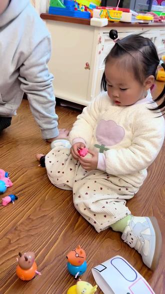 乔治是听障猪士,还生三胎了,小猪佩奇越来越癫了#小猪佩奇 #乔治