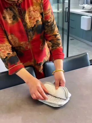 我平时做家务就爱刷锅洗碗,都是用这个钢丝棉纱洗碗巾,刷的干净还不伤锅,双层加厚不沾油还好清洗,真是居家好物。#钢丝洗碗布 #刷锅布