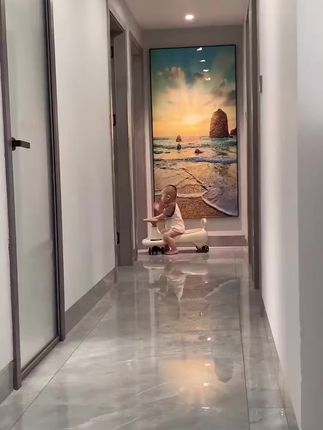 环保PP材质+静音闪光轮,夜间骑行化身小区最靓小流星!#扭扭车