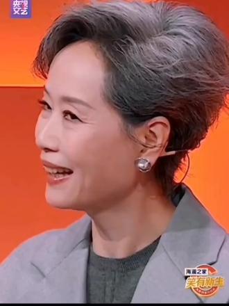 搞笑小品片段 ,谁的扶手,太好笑了