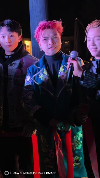 家人们,我在丽江见到了云南Bigbang!!!就在我面前两三米!!#云南bigbang #丽江 #云南bigbang现身丽江 #华为mate80promax