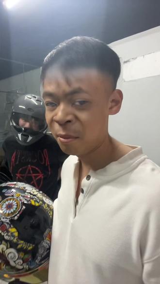 你那个开机车通勤的男同事#恶俗 #愤怒的牙线 #下头男 #机车