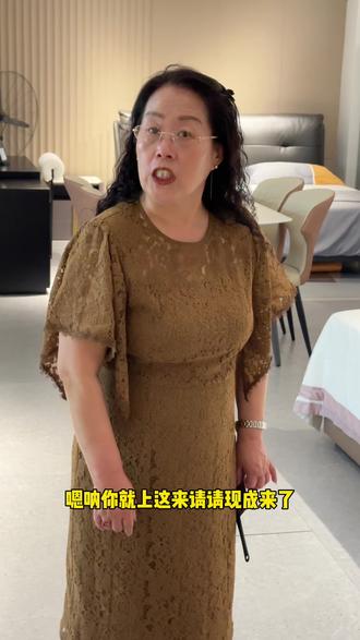 我咋看这衣服咋像乞丐服!#罗文姬女士 #飞扬跋扈李阿姨 #温文尔雅董女士 #京城乔姐 #天津范姐
