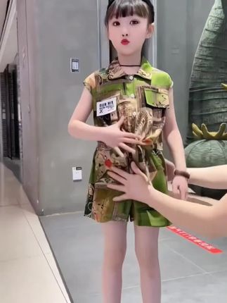 女童新款衬衣短裤套装2025年夏季新款中大童洋气时尚碎花两件套#我要上热门 #谁穿谁好看 #潮酷穿搭 #这也太好看了 #夏季新品 @抖加🔥上热门🔥dou+🔥热点宝 @DOU+小助手 @@巨量千川
