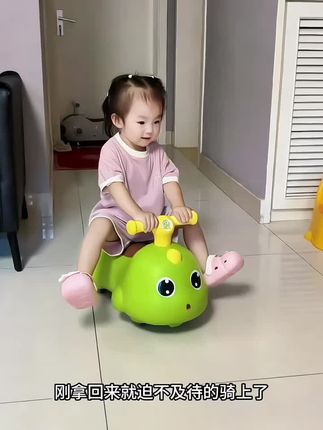 哪个宝宝能拒绝这么可爱的奶龙花生车啊!静音万向轮太丝滑了,宝宝玩的太开心了#母婴好物 #花生车 #扭扭车 #儿童玩具车
