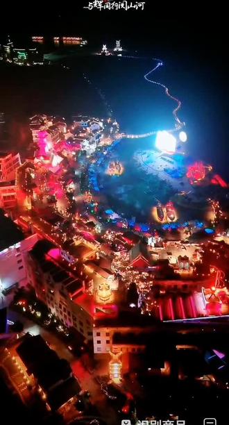 海丝首港景区烟花秀,就是这场烟花秀让宇辉感动,他说这一生都会记得这个夜晚#与辉同行阅山河广西 #董宇辉拥有暖评最多的评论区