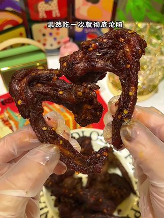江西才有的辜氏的香辣鸭锁骨!又香又辣又鲜,肉质紧实有嚼劲,追剧来一个真的太过瘾了#鸭锁骨 #江西风味 #妈呀太香了 #解馋 #追剧小零食
