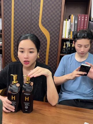 我们自己家里人真是在用的黑松露洗发水,很香,很好用,到手两瓶,价格划算品质放心买它#藏汉夫妇#洗发水