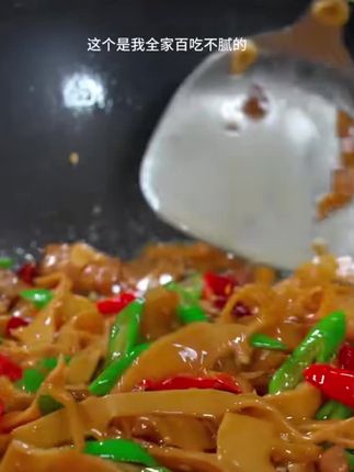如果你平时不知道吃什么菜,那就试试我们家的糯米笋吧,它不仅好吃,还特别下饭,而且做法简单,只需清洗一下就可以用来烹饪了。我们的笋都是自然生长的,保证每根笋的品质都很好,让你吃得安心。喜欢吃笋的朋友快来尝一尝吧,你会爱上它的味道的!#强烈推荐 #舌尖上的味道 #快来一起尝个鲜 #解馋 #家常小炒