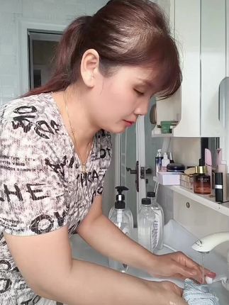 洗内衣内裤试试这款专用洗衣液,洗的干净,洗完软软的,真的太好用了,关键是拍一发四到手6斤,真是好用还划算#内衣内裤清洗液 #蛋白酶内衣洗衣液 #洗护好物 #好物推荐🔥