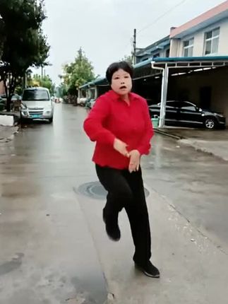 #上热门话题🔥🔥🔥 今天下雨凉快#在家门口抖一抖#